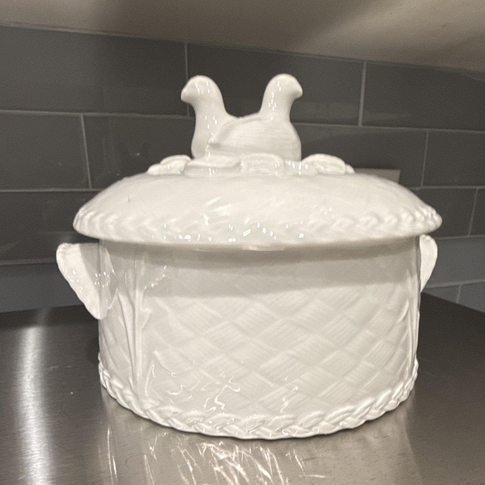 Royal Worcester Gourmet Oven China White Basketweave Bird Casserole Dish Lid